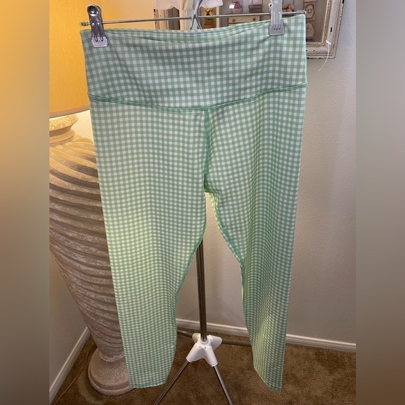 NWT Women’s LA + Image Green Checkered Workout set - Picture 4 of 5